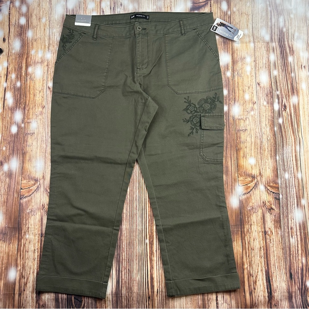 NWT Lee Crop Utility Cargo Pocket Pants Floral Embroidered Green Women’s Size 16